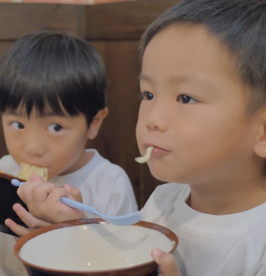 沖縄そば専門店与那原家ストーリー子供達